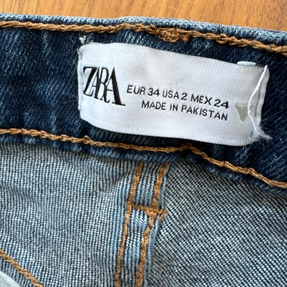 Zara, Cropped, Raw Hem, Size 2, Blue Denim Jean - Picture 7 of 7